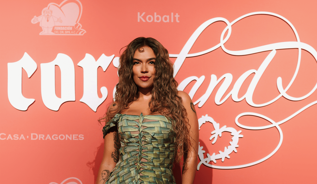 Karol G y Fundación con Cora celebran la primera indumentaria beneficiosa «con Cora Land» en Miami