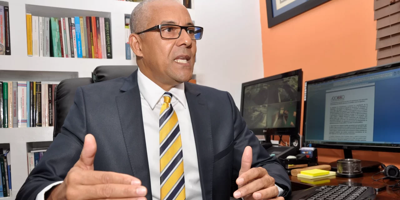 Adocco critica los fondos de USAID para las agendas LGBT y de migración