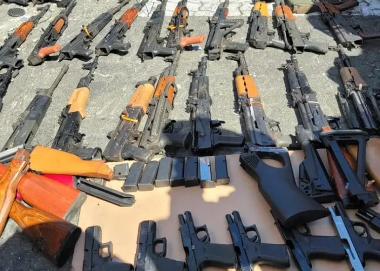 Aduana agarra 37 armas de fuego de contrabando de los Estados Unidos