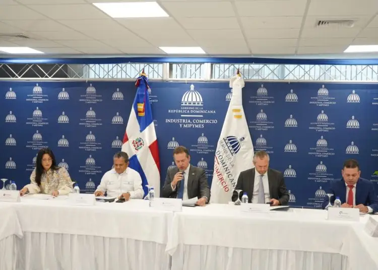 CNZFE aprueba 10 nuevas empresas de zona expedito