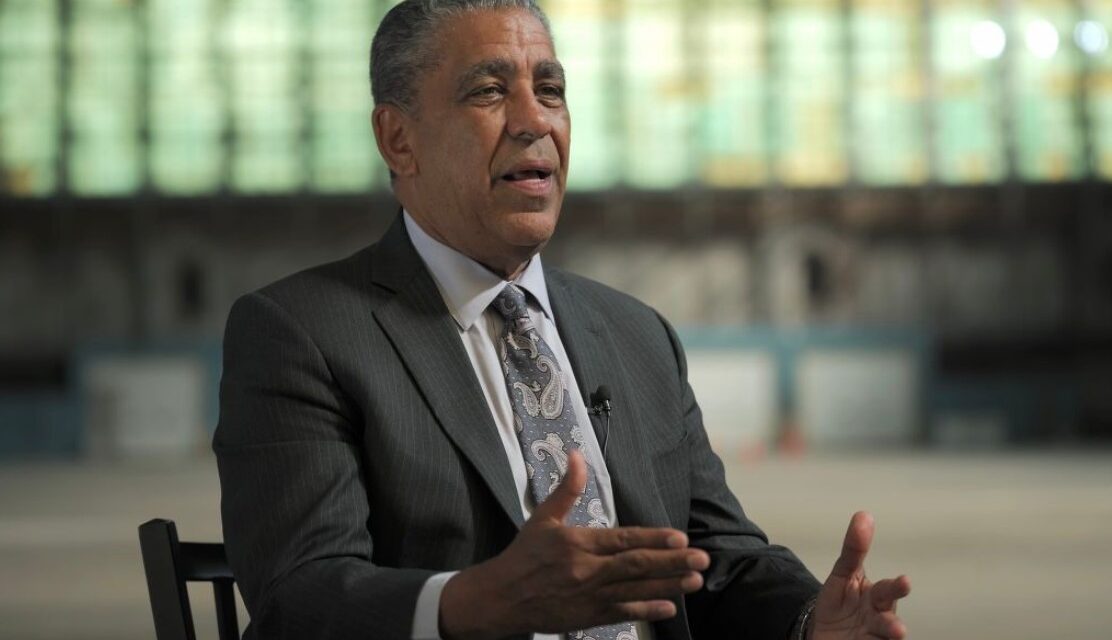 Documario sobre el congresista Adriano Espaillat previsualizado en Washington