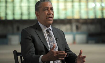 Documario sobre el congresista Adriano Espaillat previsualizado en Washington