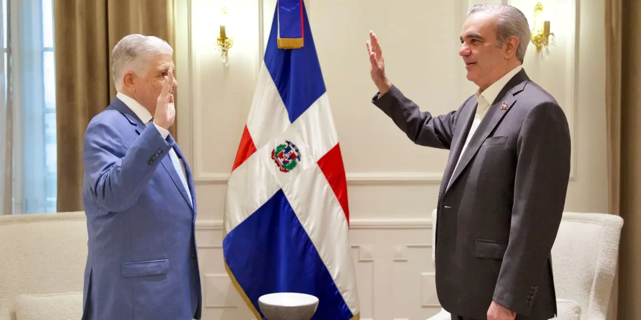 Eduardo Estrella y Luis Miguel de Camps juraron como ministros de obras públicas y educación
