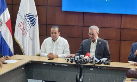 El presidente Abinader anuncia un aumento del salario exiguo del 20% para el sector privado