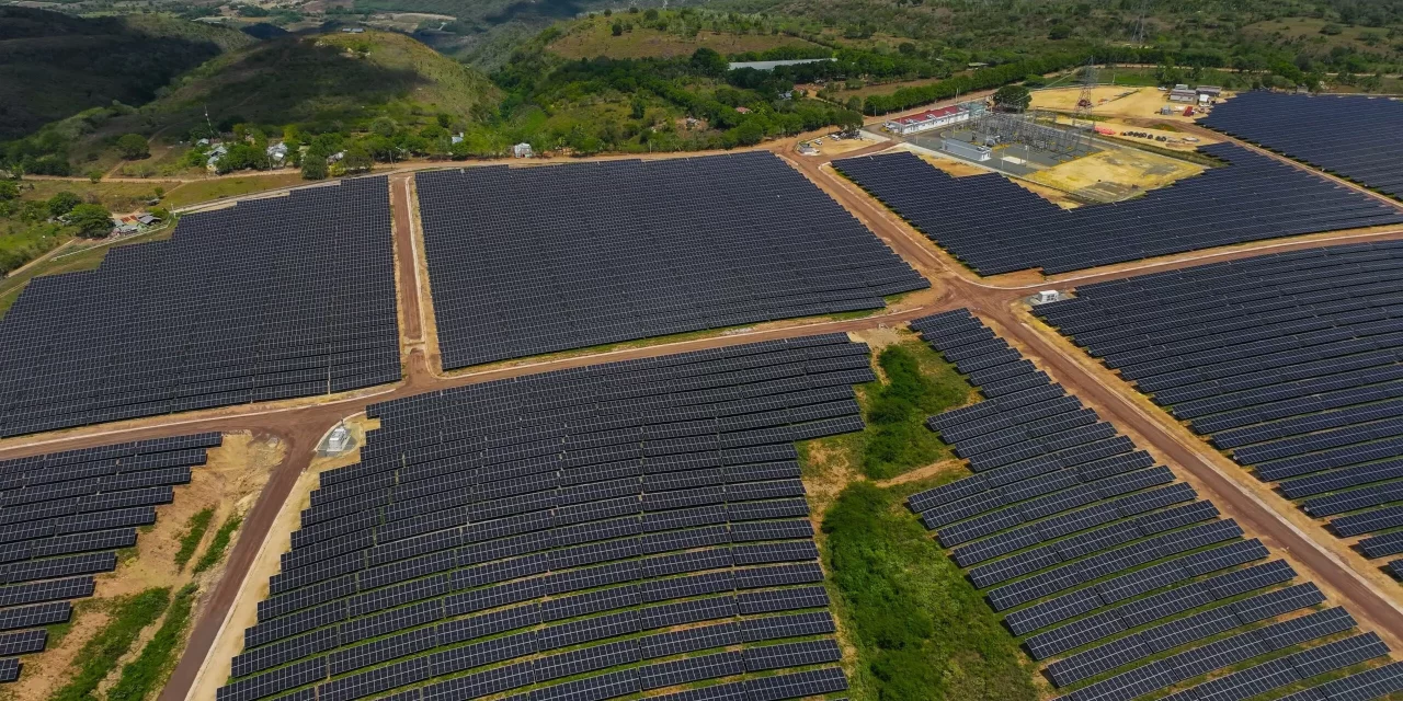 Informes gubernamentales signo registrada en la vivientes de energía renovable