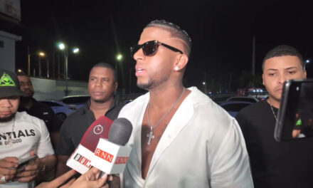 La loca desing acompaña a la comunidad de Félix Cumbé en su funeral