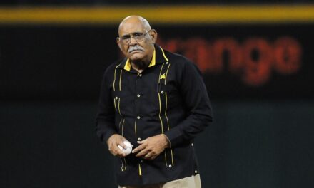 Narrador de las Águilas Cibaeñas, Mendy López, sufre ACV y es hospitalizado en Santiago