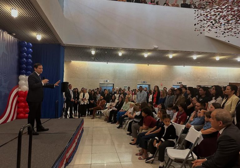 Marco Rubio se reúne con el equipo de la embajada de los Estados Unidos en la República Dominicana