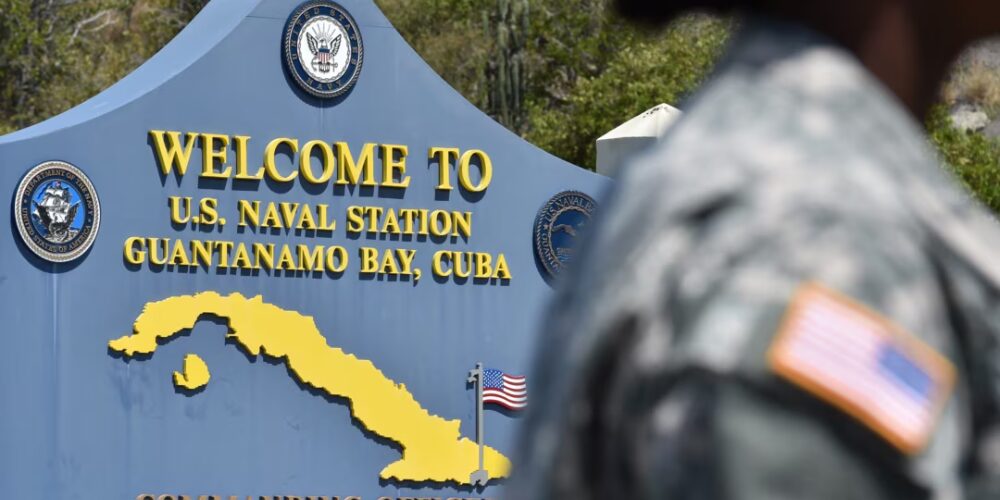 Estados Unidos ya ha comenzado a dirigir migrantes a Guantánamo, dice la Casa Blanca