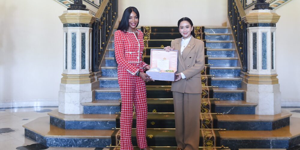 Naomi Campbell se encuentra con el líder de Tailandia