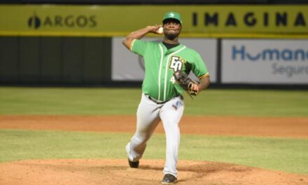 Estrellas Orientales firman agentes libres Román Méndez y Oscar de la Cruz