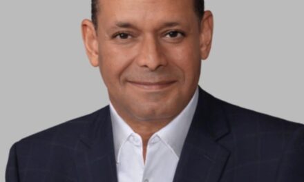 Asociación internacional de prensa pre -Americana y Ecuador reconoce la trayectoria de Victor Dumé como productor de cine