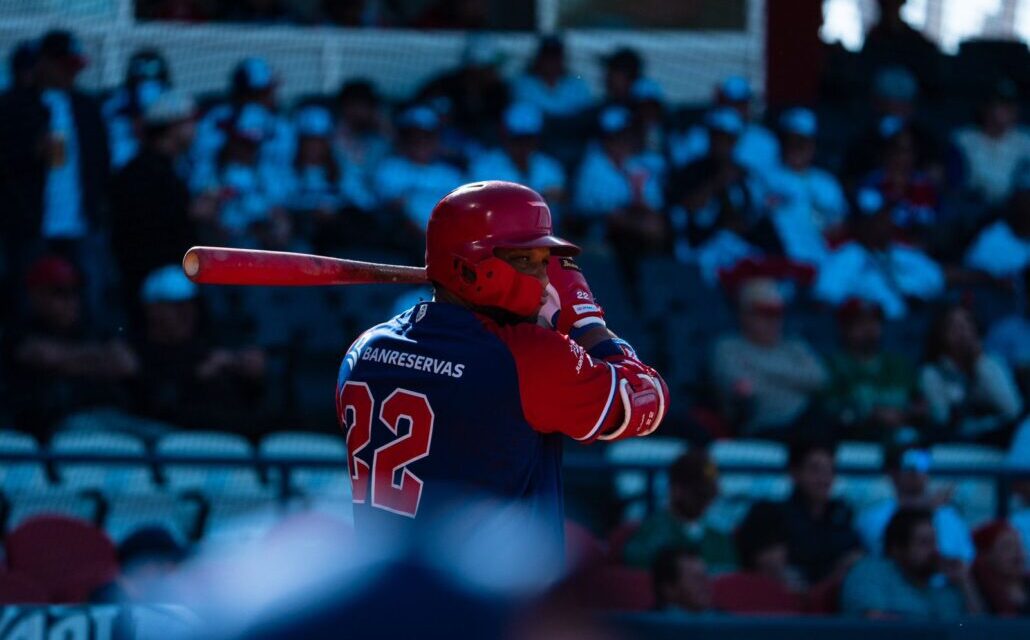 Robinson Canó conecta hit a merced de dominicana