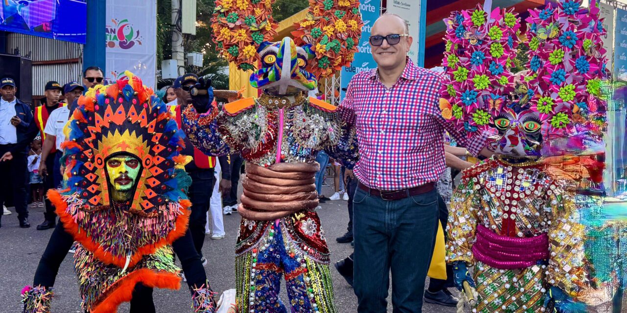 Santiago vibra con el manifestación de su carnaval: un desfile de civilización, tribu y diversión
