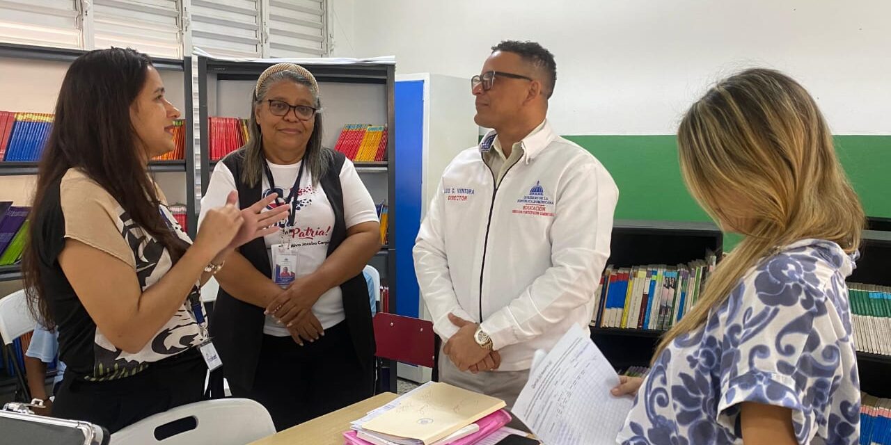 Director de décimo comunitaria Supervisión del Día de la Salud Visual del Proyecto de Aprendizaje y Crecir en el 10-04 regional