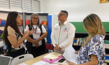 Director de décimo comunitaria Supervisión del Día de la Salud Visual del Proyecto de Aprendizaje y Crecir en el 10-04 regional