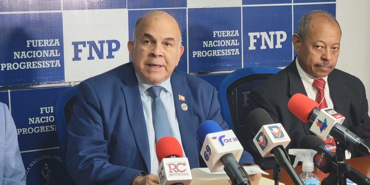 Pelegrín Castillo exige sanciones más duras para los traficantes haitianos ilegales