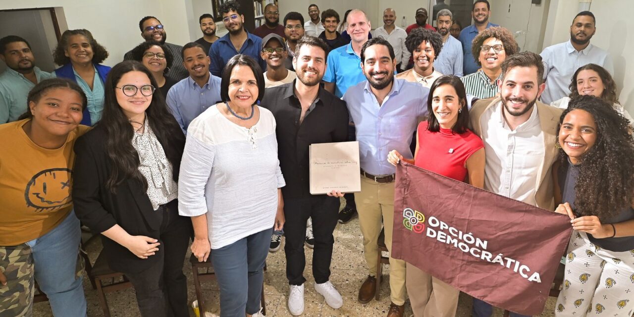 Diputado chileno Diego Ibáñez participa en una conversación en opción democrática