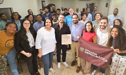 Diputado chileno Diego Ibáñez participa en una conversación en opción democrática