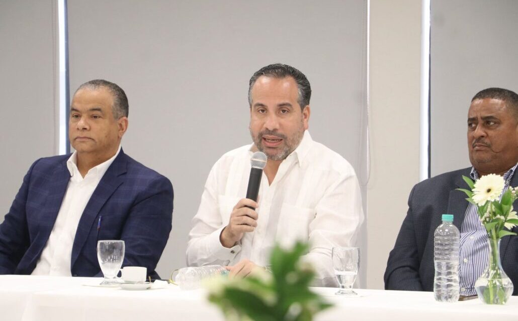 INEFI inicia revolución del deporte escolar dominicano con tirada del software “Tanda Extendida”