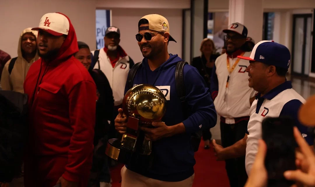 Llegan al país los Leones del Escogido, campeones de la Serie del Caribe 2025