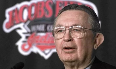 Fallece Lawrence Dolan, propietario de los Guardianes de Cleveland, a los 94 abriles