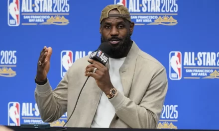 LeBron James se pierde el Juego de Estrellas, poniendo fin a su destello de 20 abriles como titular