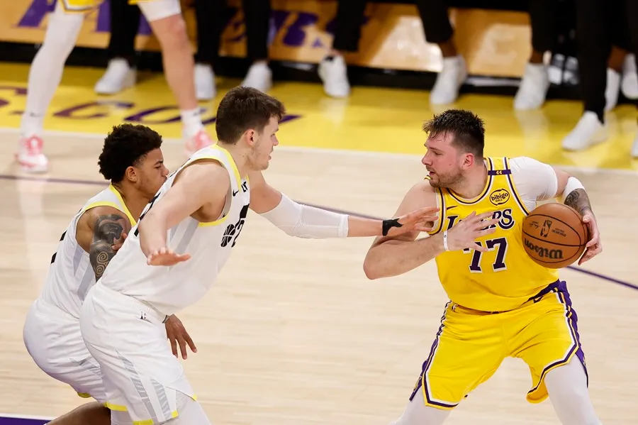 Luka Doncic debuta con Los Angeles Lakers