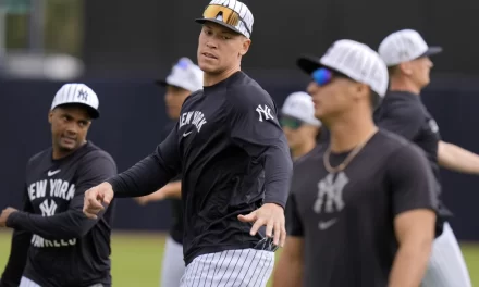 Dueño de los Yankees considera apoyar un tope salarial vinculado a un minimo de sueldo