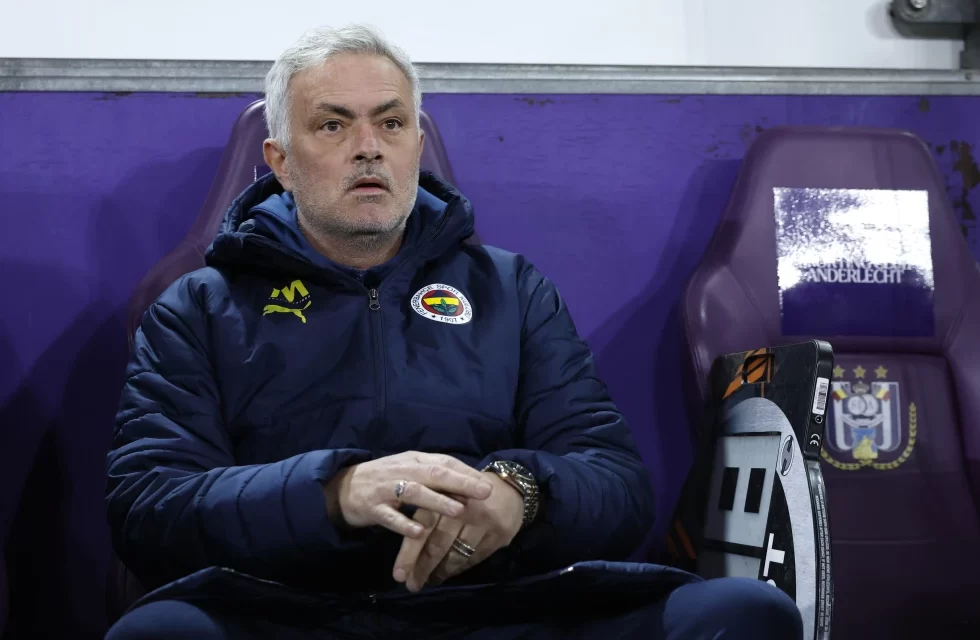 José Mourinho suspendido cuatro partidos y multado por comentarios sobre árbitros turcos