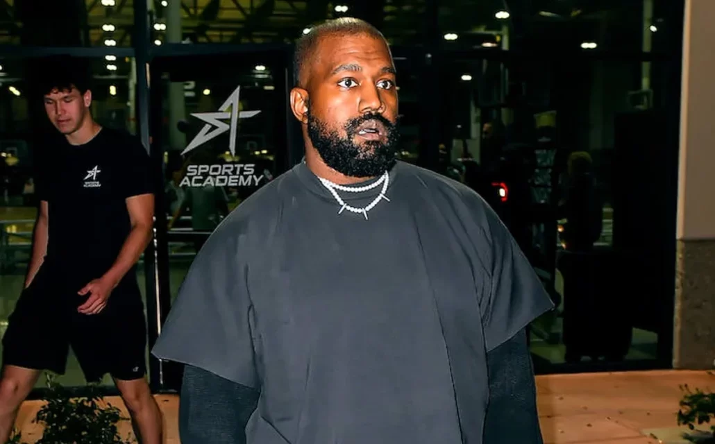 Kanye West afirma ser facha y dice que controla a su compañero