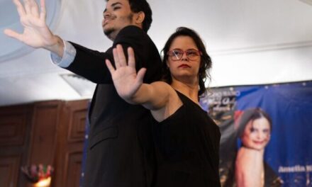 «Amor al otro lado de la pared» llega a Santiago