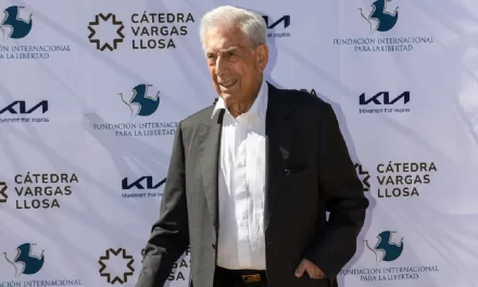 Mario Vargas Llosa cumple 89 primaveras