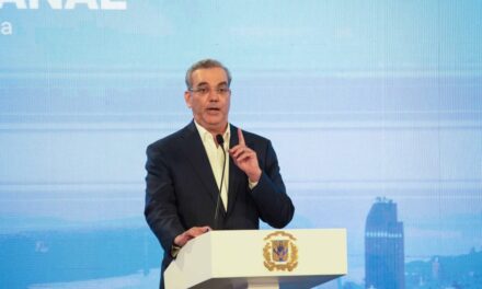 Abinader atribuye la depreciación de peso a los factores globales