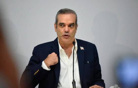Abinader defiende el software de becas en medio de acusaciones de parcialidad