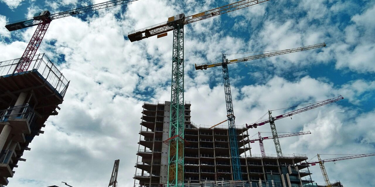 El periodista expone la desigualdad en el sector de la construcción