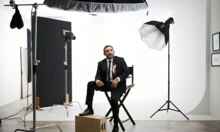 La lechuga mira en la tapiz soberana 2025