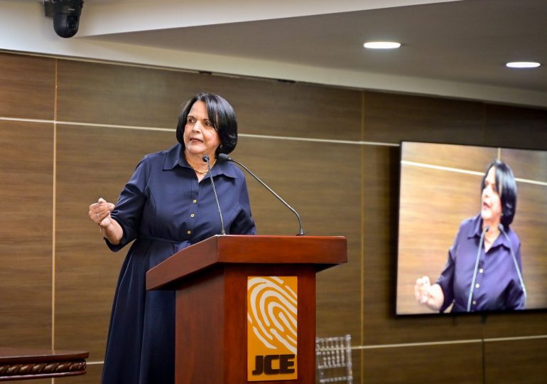La opción democrática participa en la presentación del JCE en la nueva tarjeta