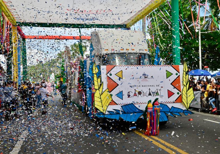 Más de 160 grupos traen color al Desfile de Carnaval Nacional 2025