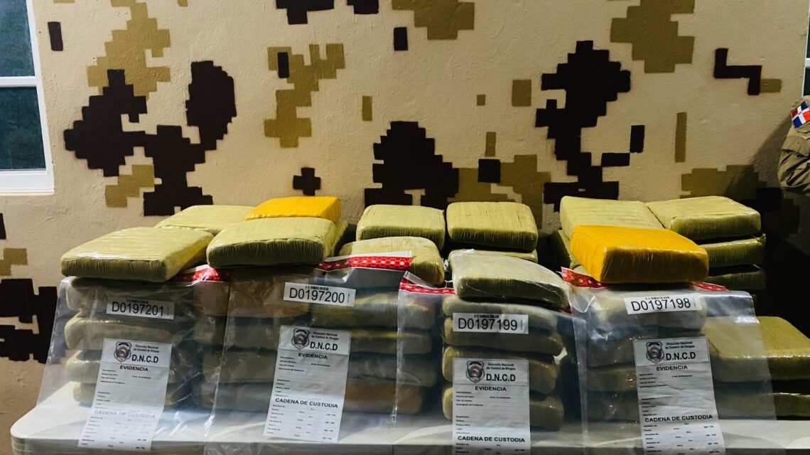 Más de 293 libras de maría incautada en Pedernales