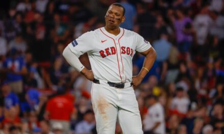 Rafael Devers rompe récord histórico con 10 ponches en primeros tres juegos de la temporada