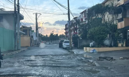 Potholes «Eat Cars» y provoca mudanzas en Alma Rosa y La Esperanza en BDS