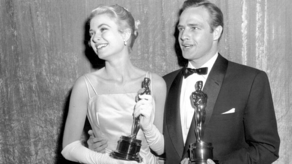 Historia y evolución del premio ÓScar: el reconocimiento más prestigioso del cine 1 Premio al Oscar, los Premios de la Academia Cinematográfica de los Estados Unidos son los más antiguos y populares del mundo
