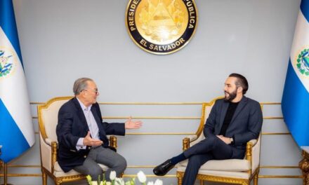 Rainieri discute la inversión turística sostenible con Bukele