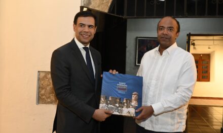 Visite el Ministro de Cultura del Centro Cultural BanReservas
