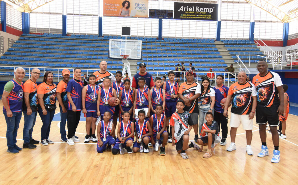 Fundación Los Mina Unidos por Siempre impulsa el baloncesto en San Francisco de Macorís