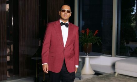 Santiago Matías se encuentra con dos estatuillas como YouTuber del año y soberano del manifiesto