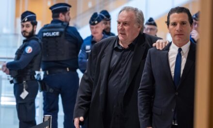 Gérard Depardieu niega las acusaciones de atentado sexual y asegura que no sea un «soborno»