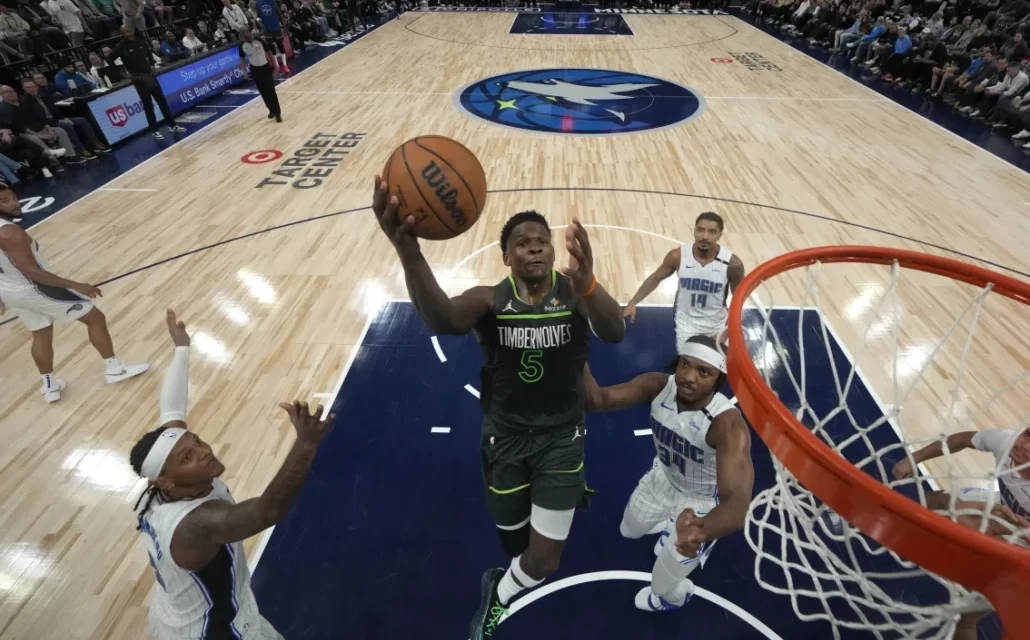 Timberwolves remontan y vencen 118-111 al Magic para sumar su séptima vencimiento consecutiva