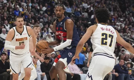 Jordan Poole anota triple central y da la vencimiento a los Wizards sobre los Nuggets